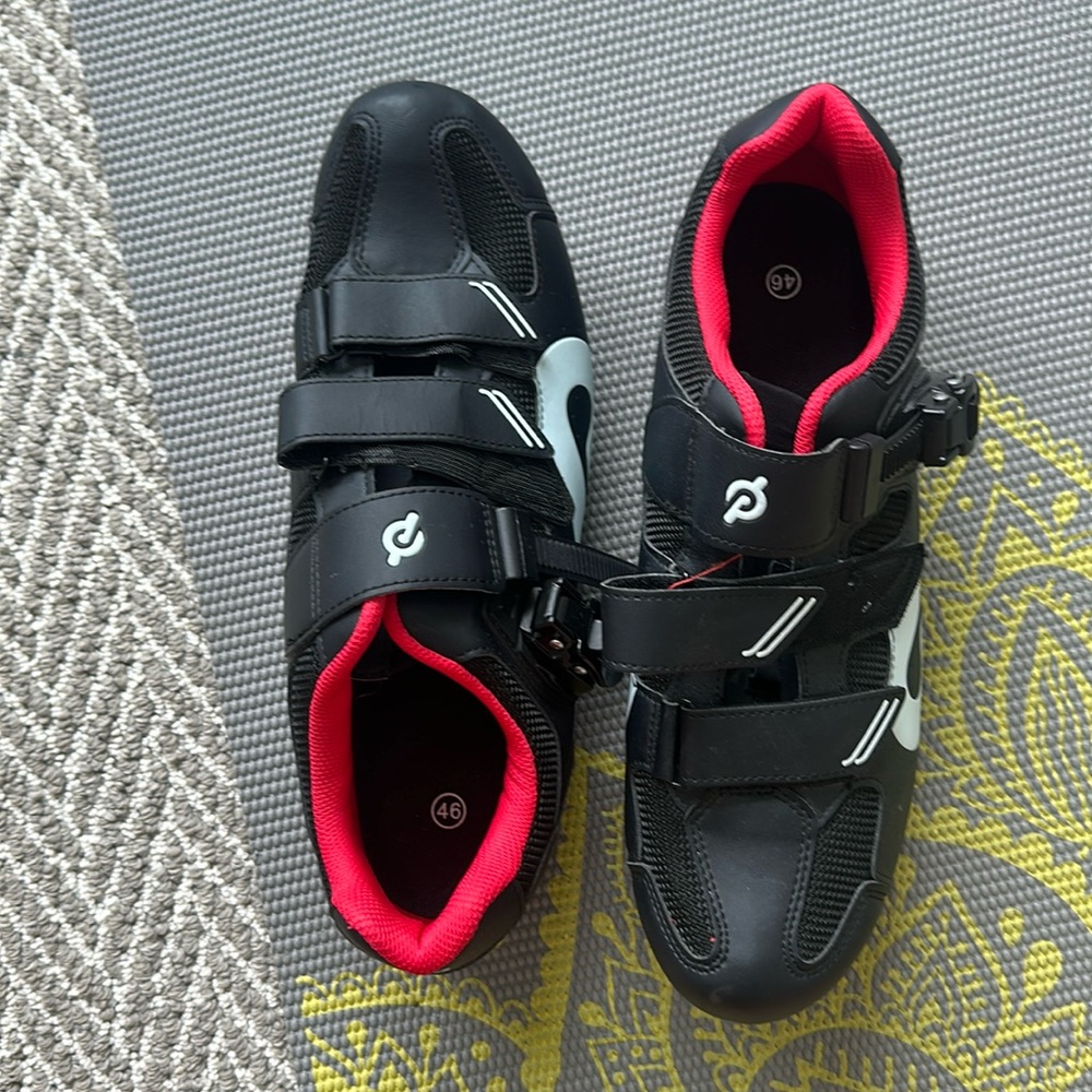 Peloton riding shoes- used 1x 
Size 46